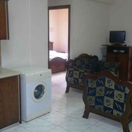 Chrysanthos Boutique Apartments Лімасол Екстер'єр фото