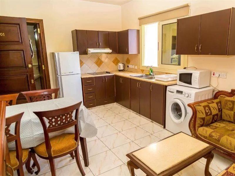 Chrysanthos Boutique Apartments Лімасол Екстер'єр фото