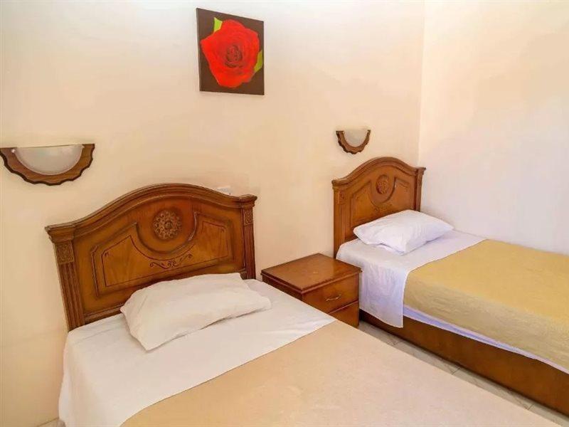 Chrysanthos Boutique Apartments Лімасол Екстер'єр фото