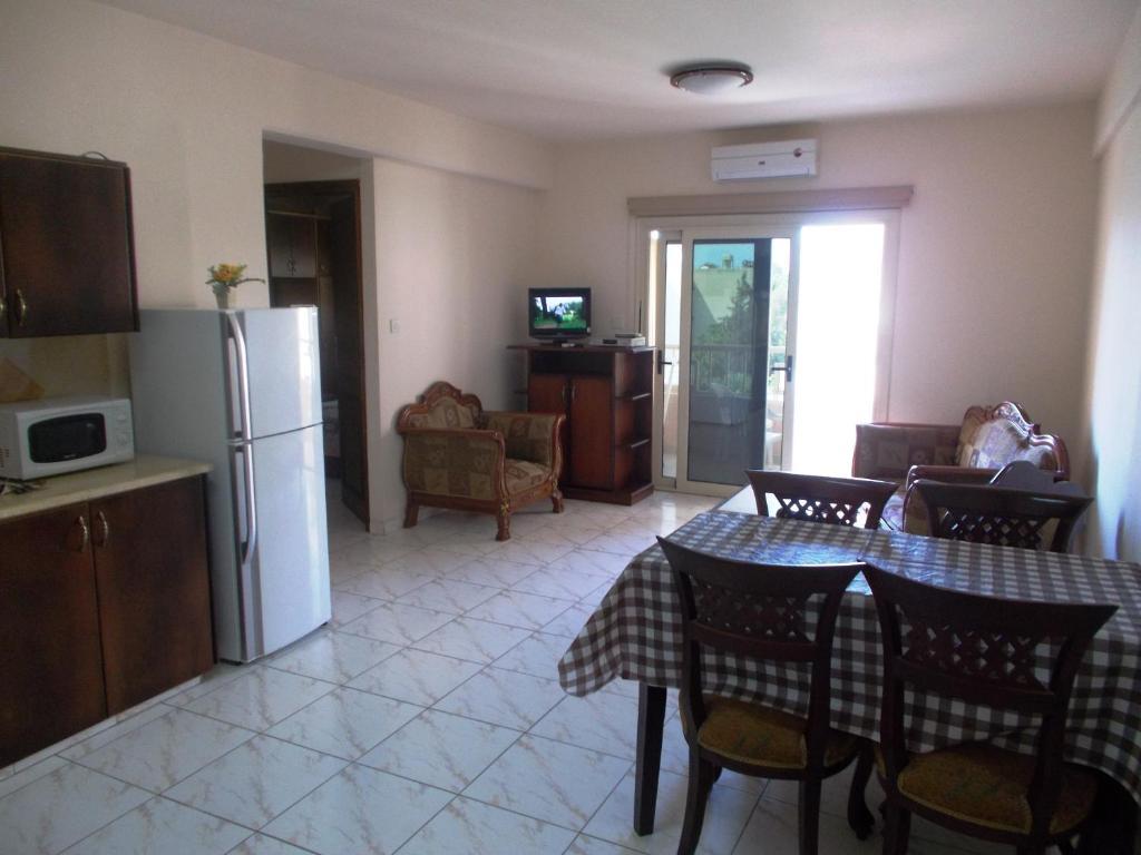Chrysanthos Boutique Apartments Лімасол Екстер'єр фото