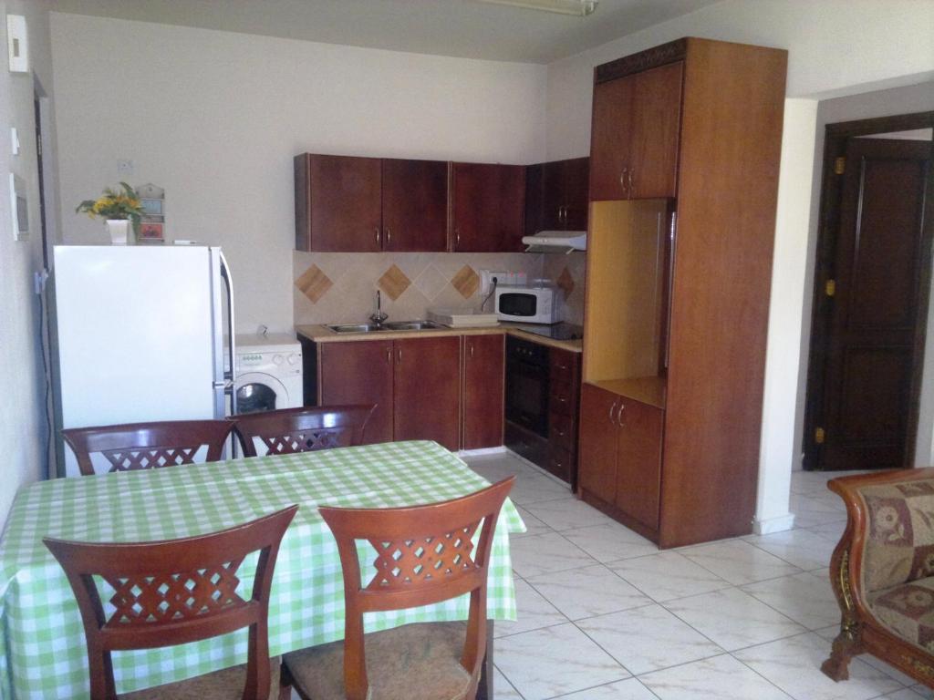 Chrysanthos Boutique Apartments Лімасол Екстер'єр фото