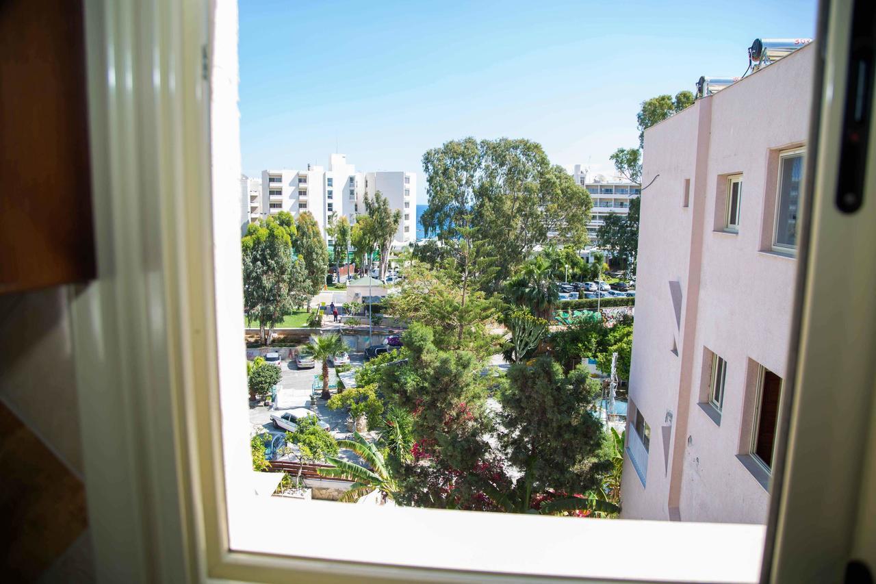 Chrysanthos Boutique Apartments Лімасол Екстер'єр фото