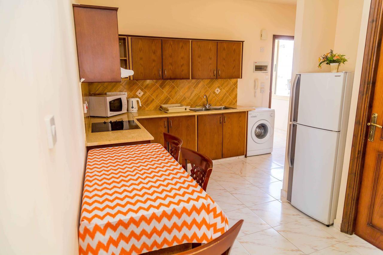 Chrysanthos Boutique Apartments Лімасол Екстер'єр фото