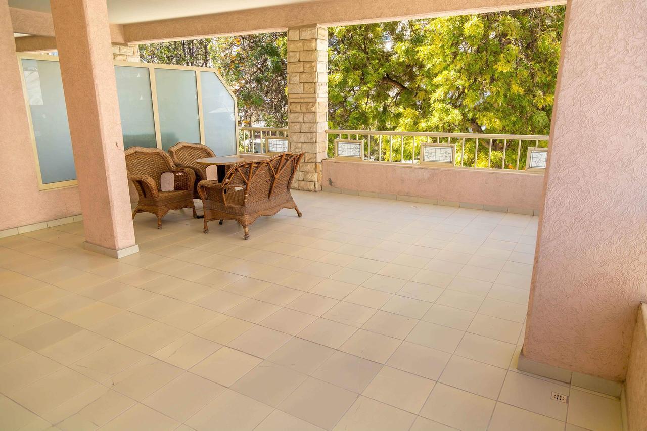Chrysanthos Boutique Apartments Лімасол Екстер'єр фото