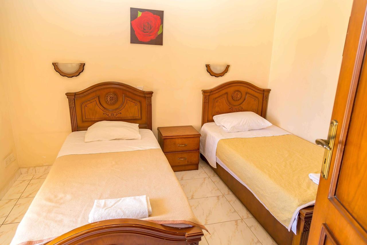 Chrysanthos Boutique Apartments Лімасол Екстер'єр фото