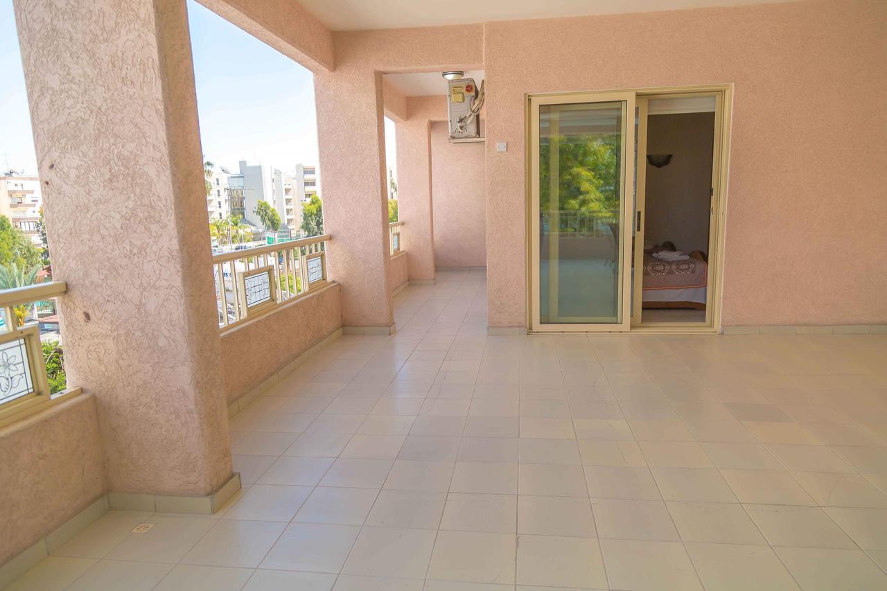 Chrysanthos Boutique Apartments Лімасол Екстер'єр фото