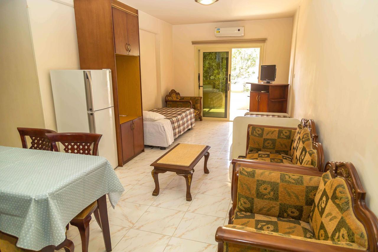 Chrysanthos Boutique Apartments Лімасол Екстер'єр фото