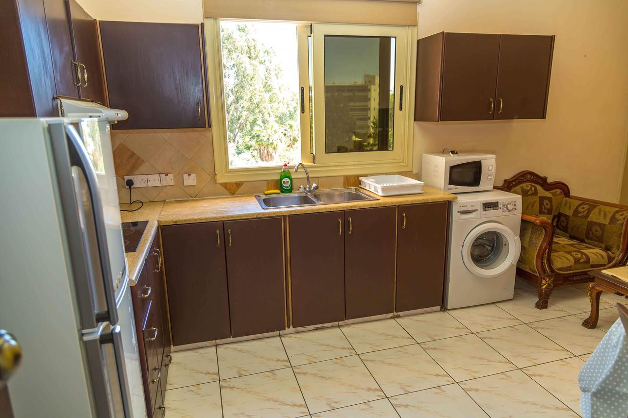 Chrysanthos Boutique Apartments Лімасол Екстер'єр фото