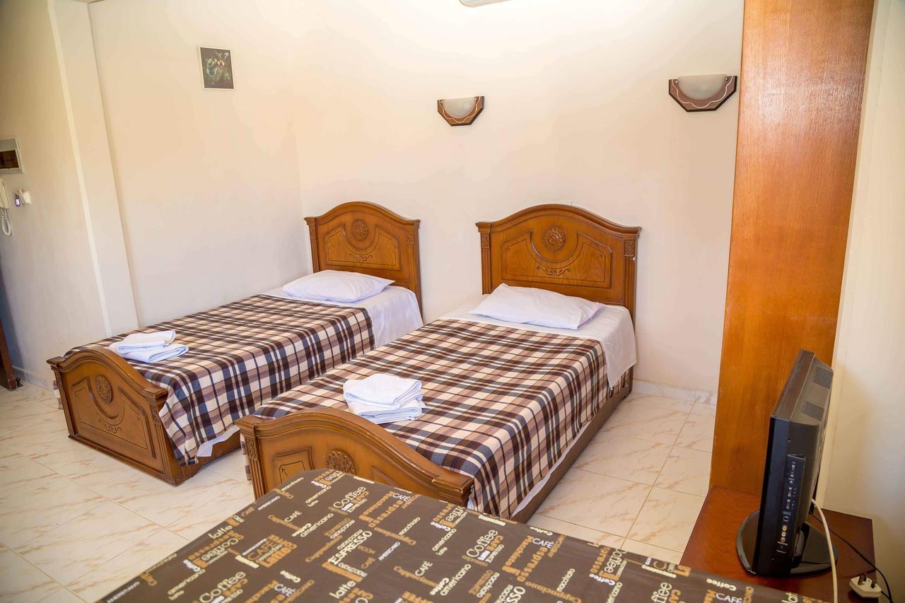 Chrysanthos Boutique Apartments Лімасол Екстер'єр фото