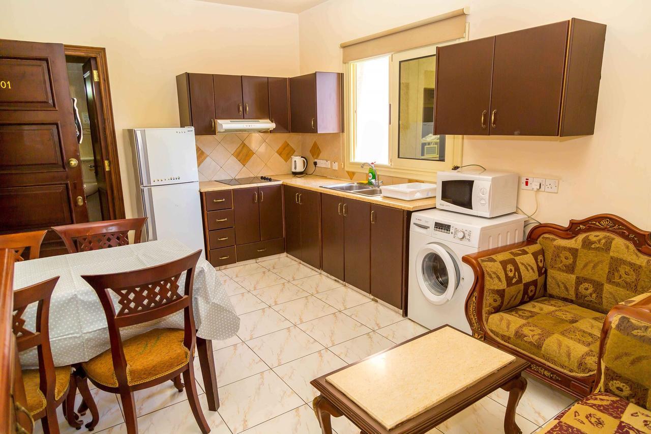 Chrysanthos Boutique Apartments Лімасол Екстер'єр фото