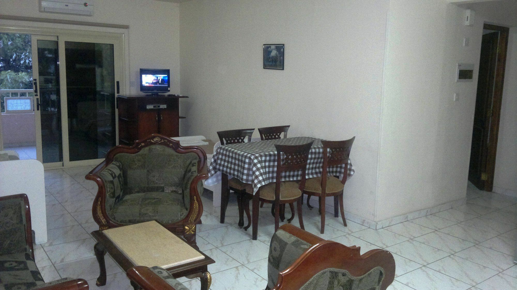 Chrysanthos Boutique Apartments Лімасол Екстер'єр фото