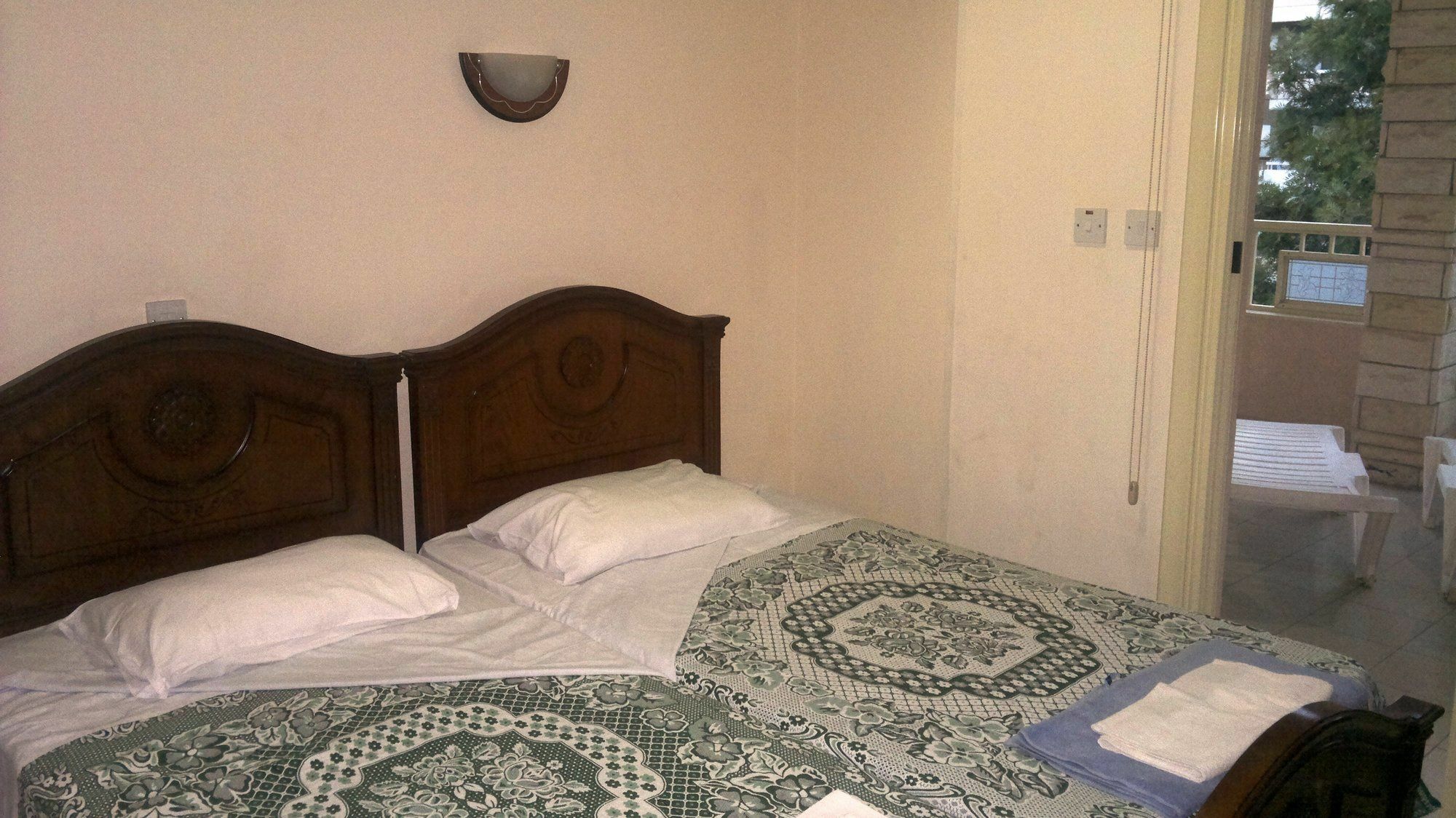 Chrysanthos Boutique Apartments Лімасол Екстер'єр фото