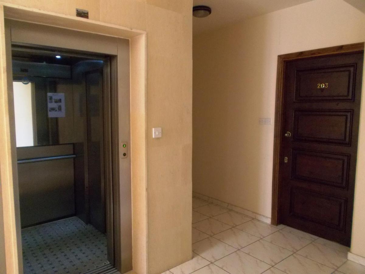 Chrysanthos Boutique Apartments Лімасол Екстер'єр фото