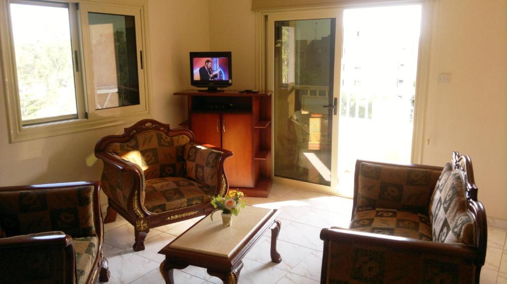 Chrysanthos Boutique Apartments Лімасол Екстер'єр фото